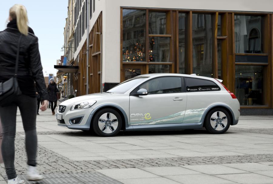  Volvo C30 DRIVe Electric 2011 года  (фото 17 из 37)